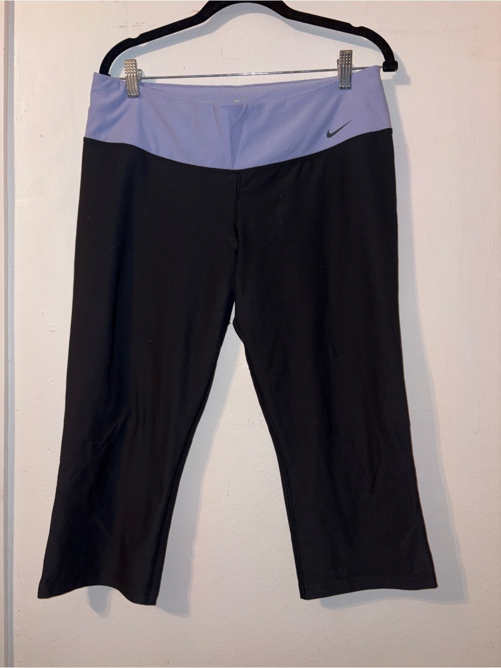 Nike Women's Grey & Purple Athletic Capris